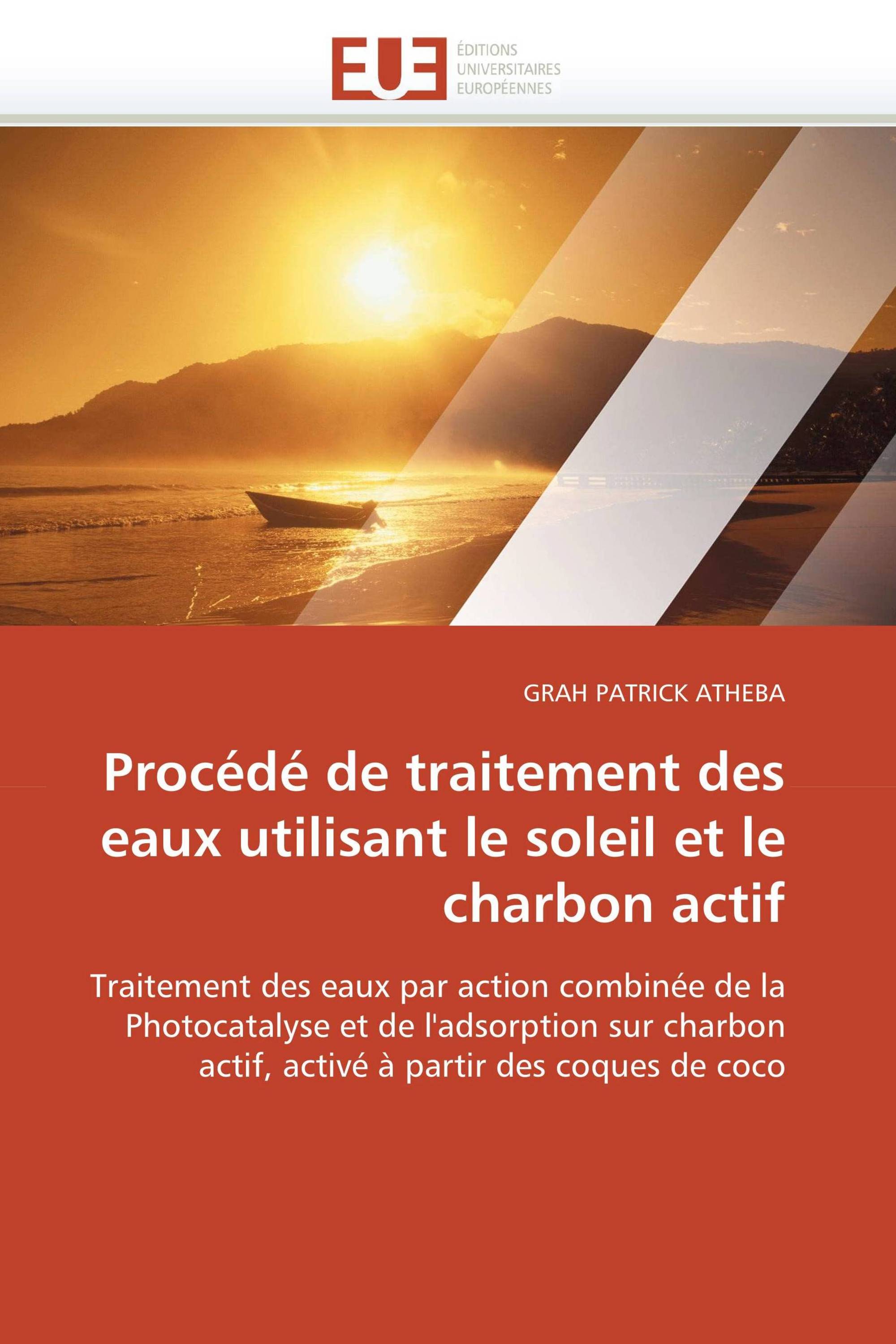 Procédé de traitement des eaux utilisant le soleil et le charbon actif