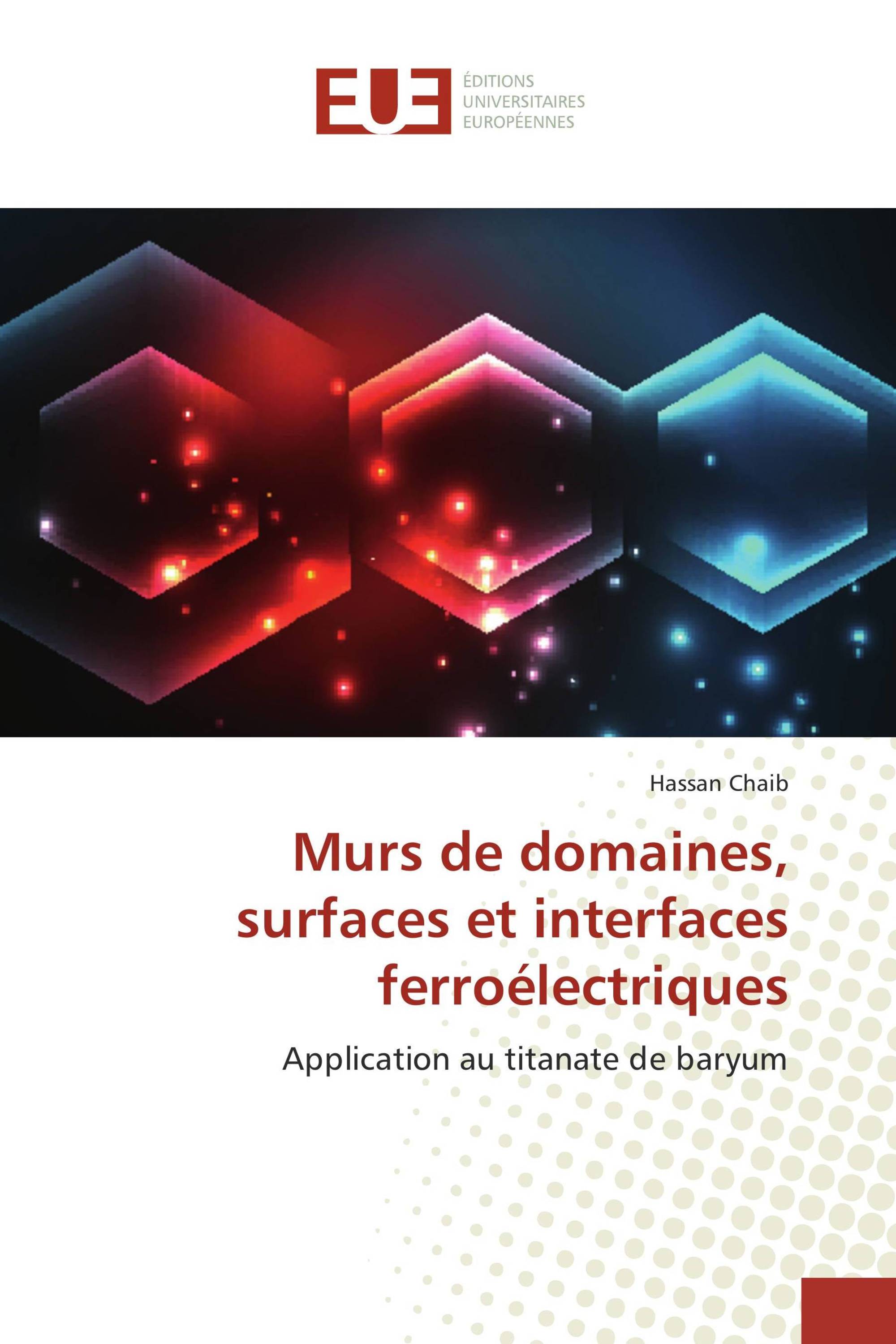 Murs de domaines, surfaces et interfaces ferroélectriques