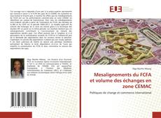 Buchcover von Mesalignements du FCFA et volume des échanges en zone CEMAC