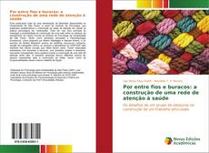Bookcover of Por entre fios e buracos: a construção de uma rede de atenção à saúde