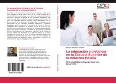 Bookcover of La educación a distancia en la Escuela Superior de la Industria Básica