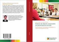 Buchcover von Análise de fatores associados ao desempenho escolar