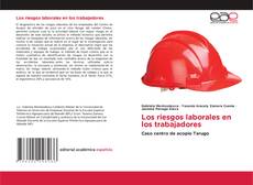 Bookcover of Los riesgos laborales en los trabajadores