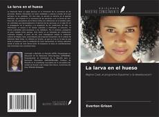 Couverture de La larva en el hueso