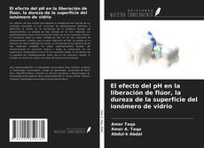 Bookcover of El efecto del pH en la liberación de flúor, la dureza de la superficie del ionómero de vidrio