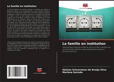 Bookcover of La famille en institution