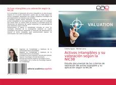 Buchcover von Activos intangibles y su valoración según la NIC38