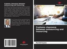 Bookcover of Customs clearance between outsourcing and insourcing