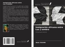 Inmigración africana entre Luz y sombra kitap kapağı
