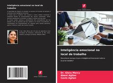 Capa do livro de Inteligência emocional no local de trabalho 