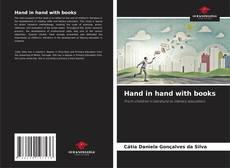 Buchcover von Hand in hand with books