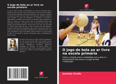 Couverture de O jogo de bola ao ar livre na escola primária