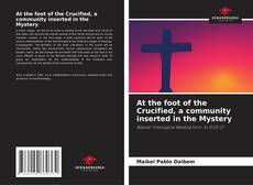 Bookcover of At the foot of the Crucified, a community inserted in the Mystery